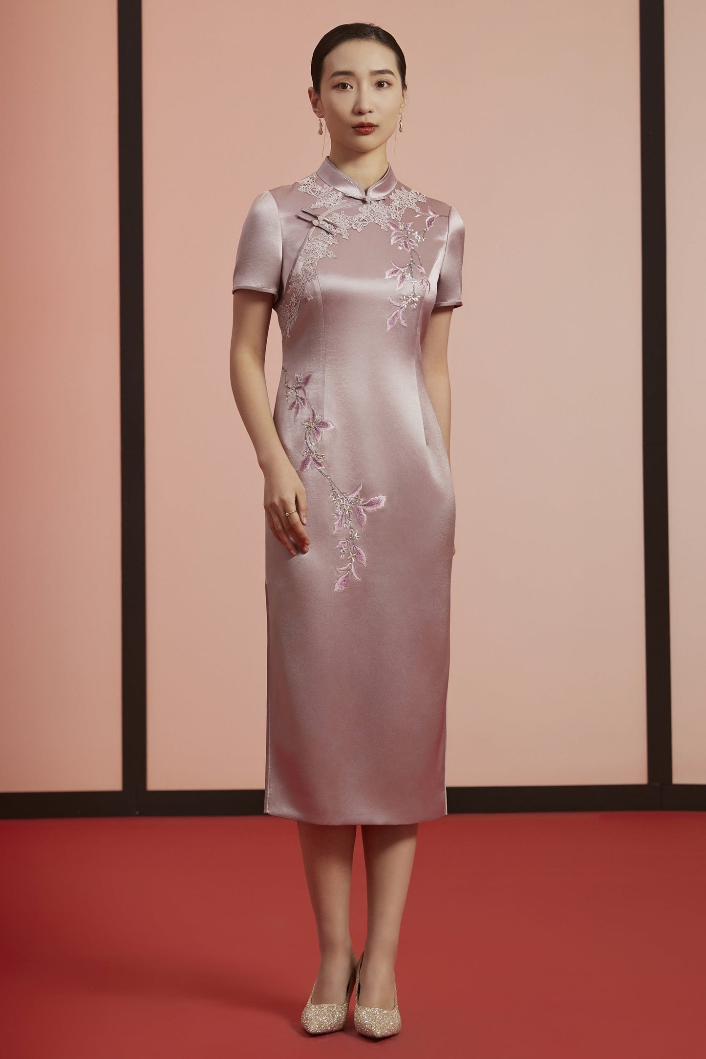 Elegant Silver Blossom-Taro