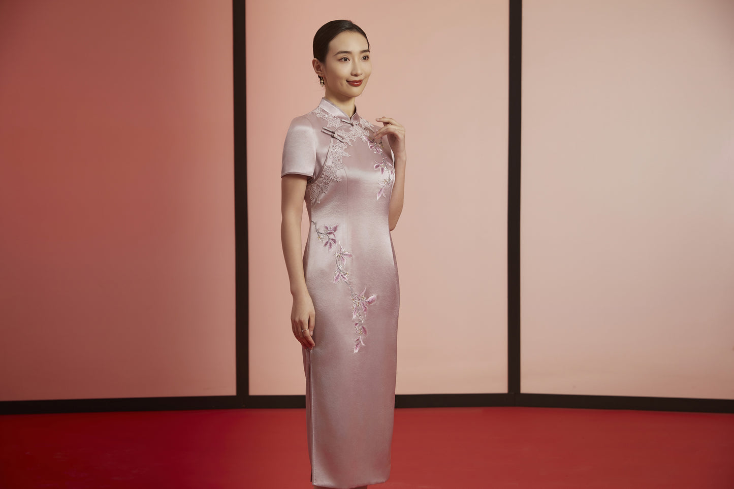 Elegant Silver Blossom-Taro