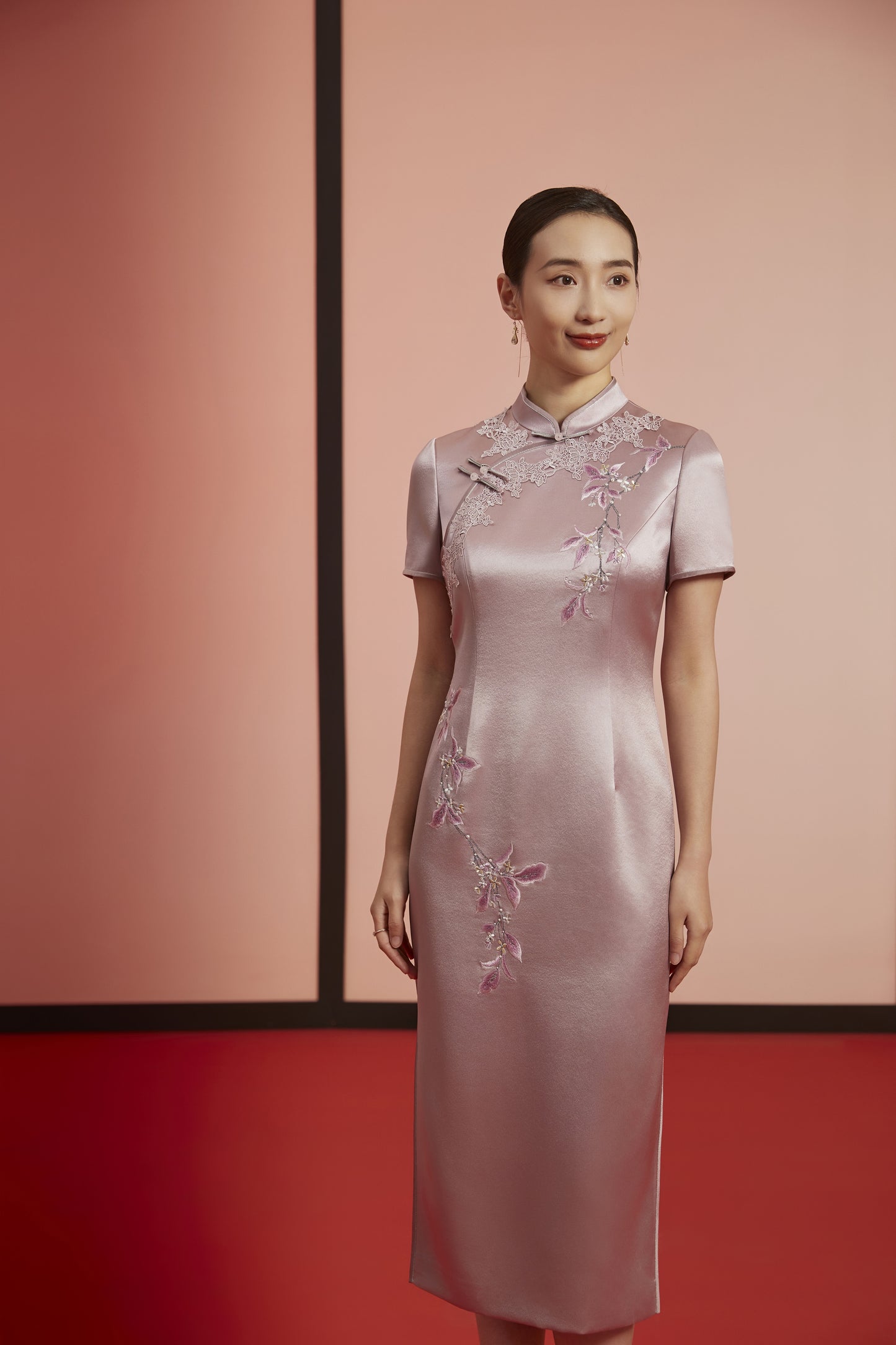 Elegant Silver Blossom-Taro