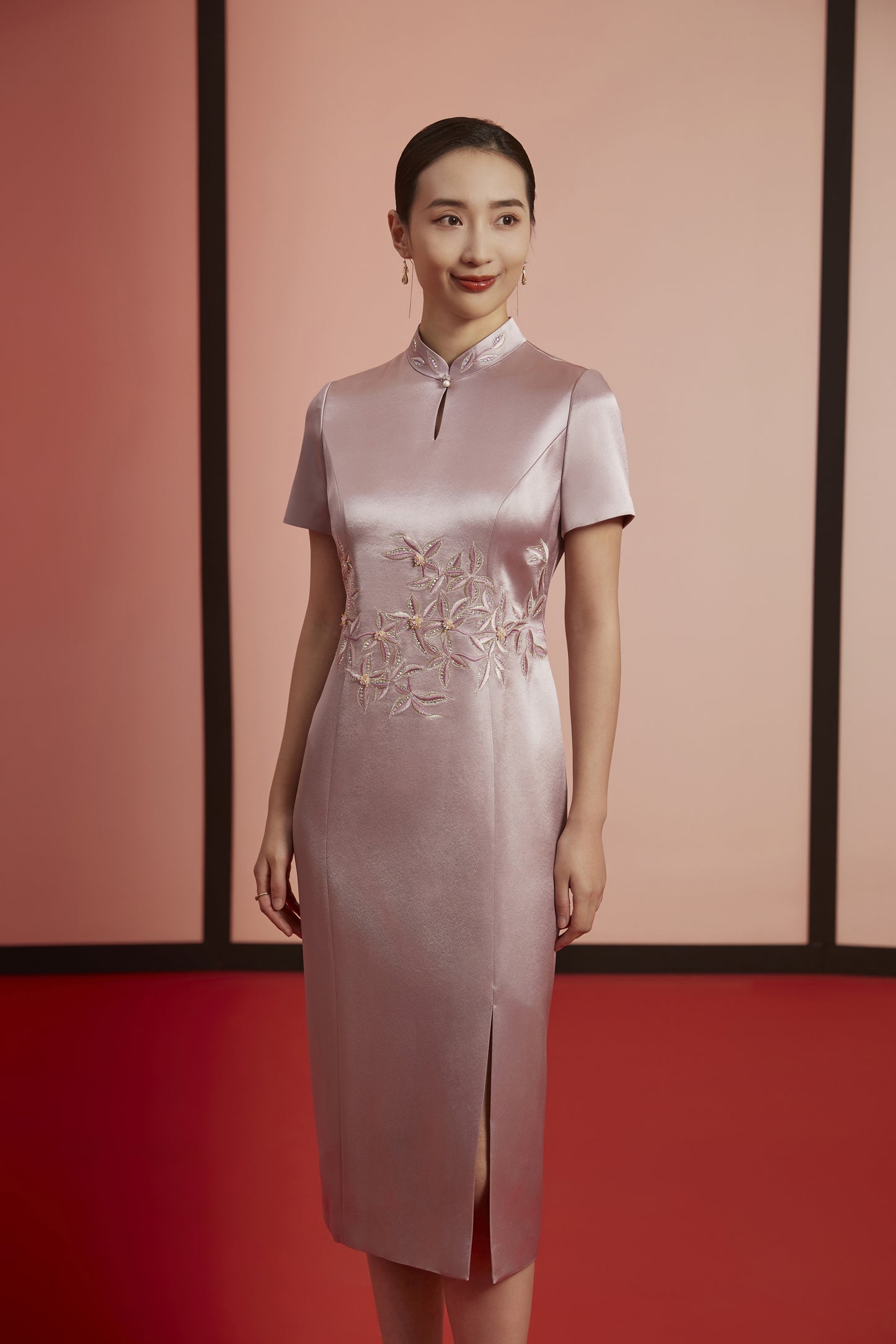 Elegant Blossom: Vintage-Inspired Qipao-Taro