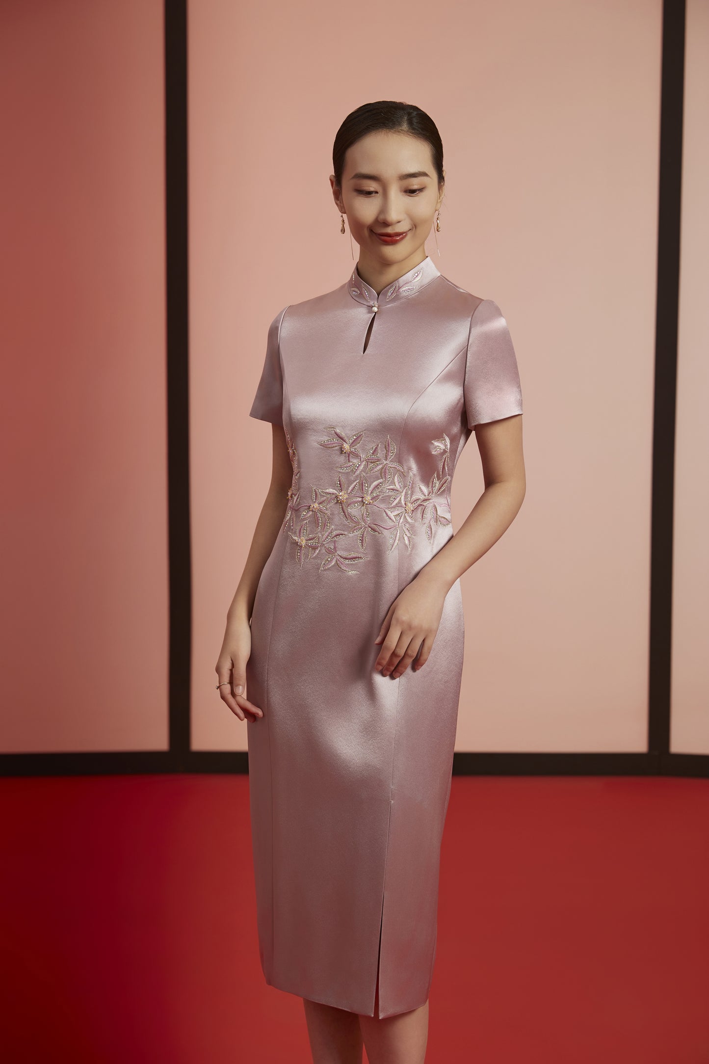 Elegant Blossom: Vintage-Inspired Qipao-Taro