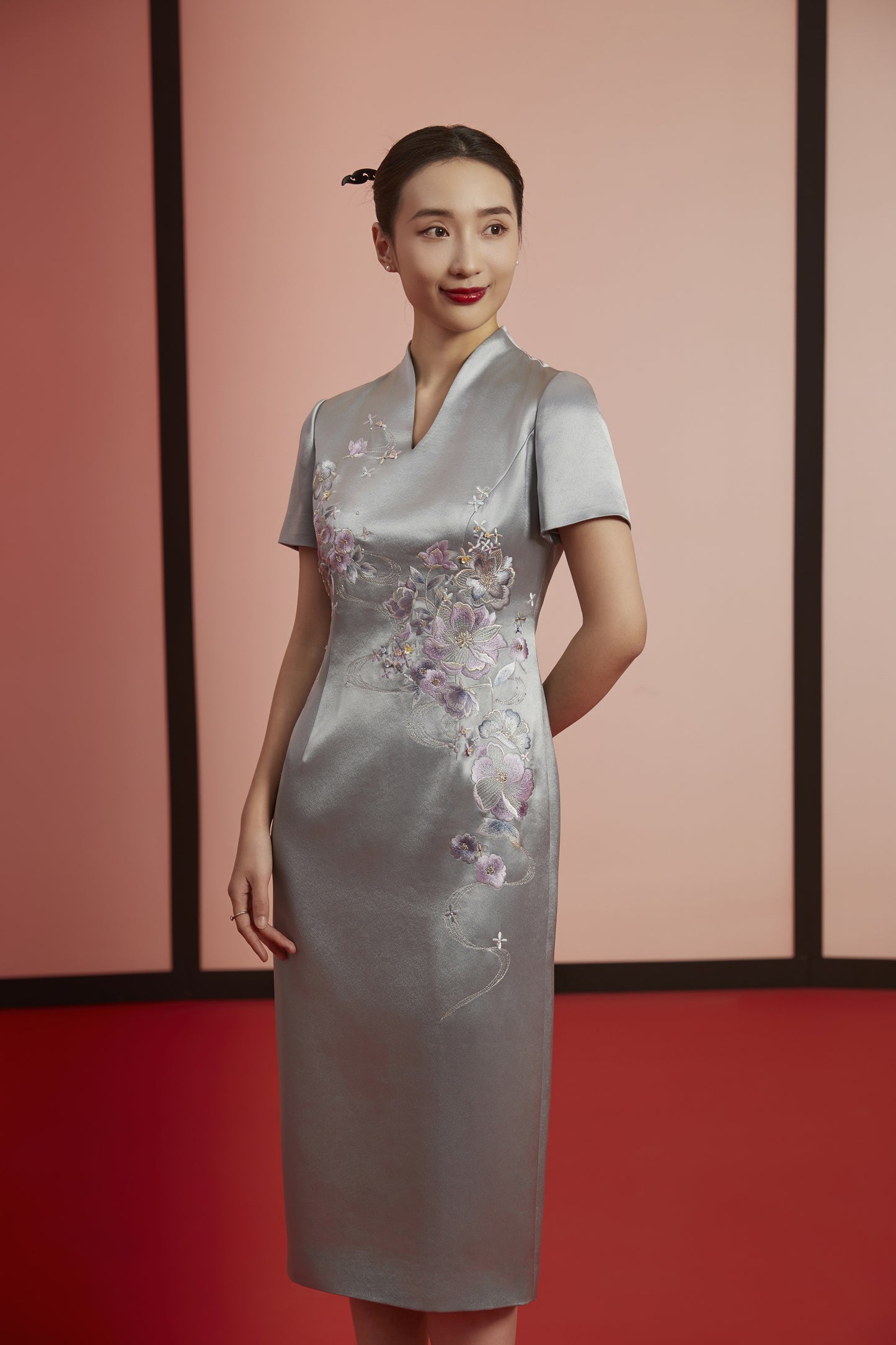 Ethereal Elegance: Silk Floral Qipao-Silcer Gray