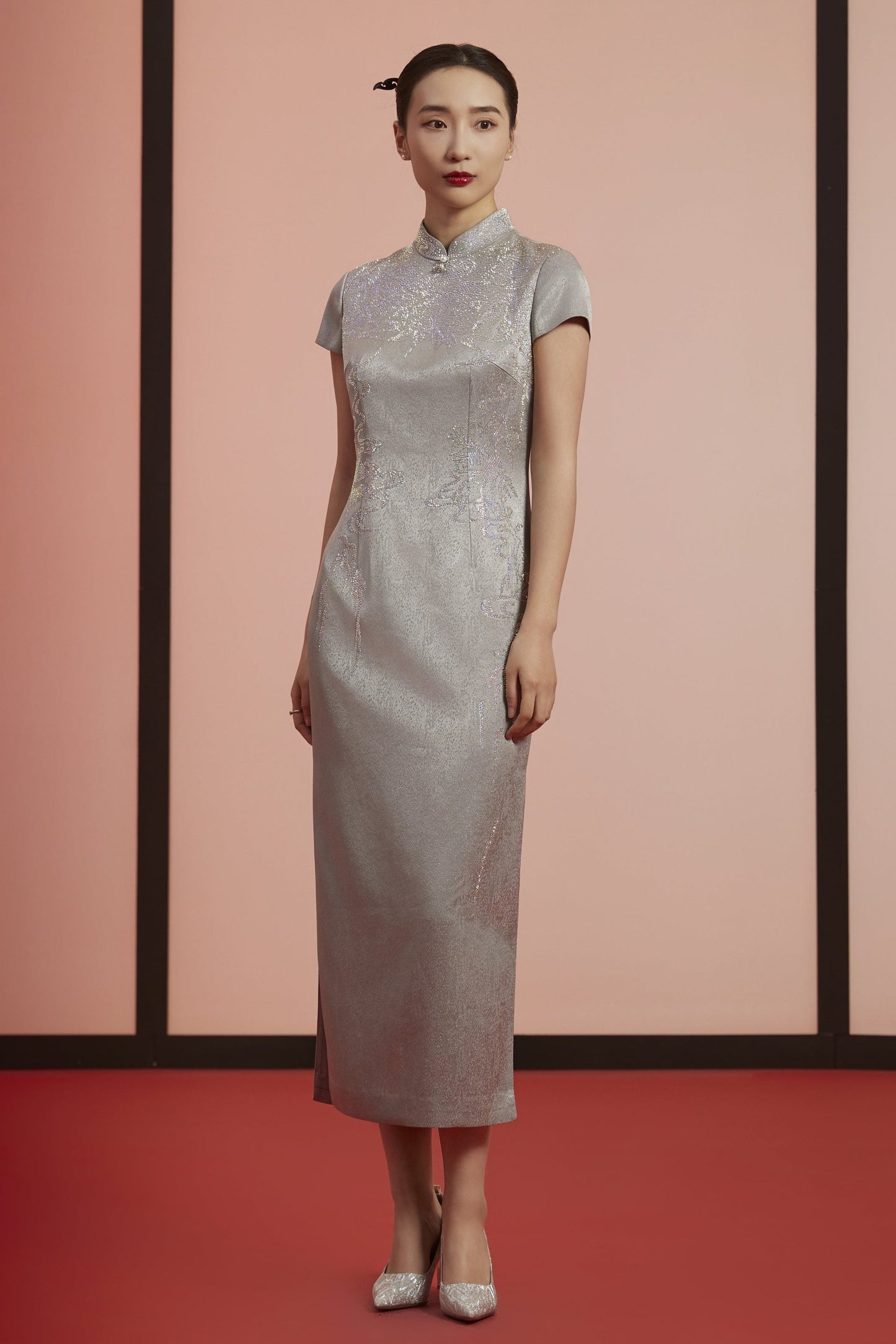 Golden Elegance: Embroidered Qipao-Silver Gray