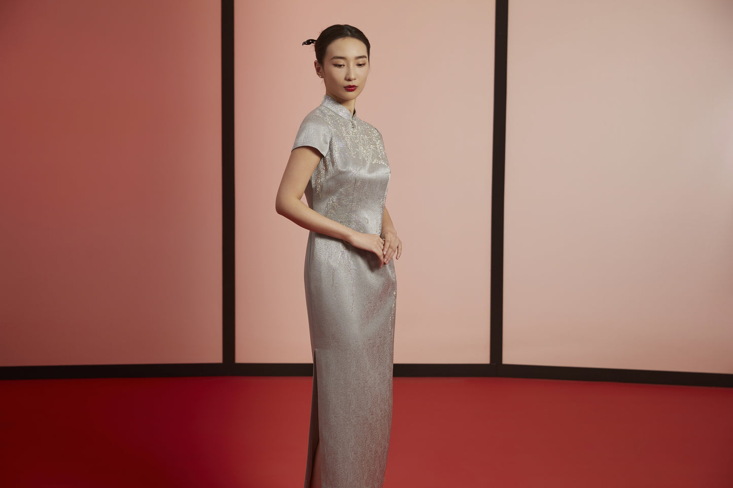 Golden Elegance: Embroidered Qipao-Silver Gray