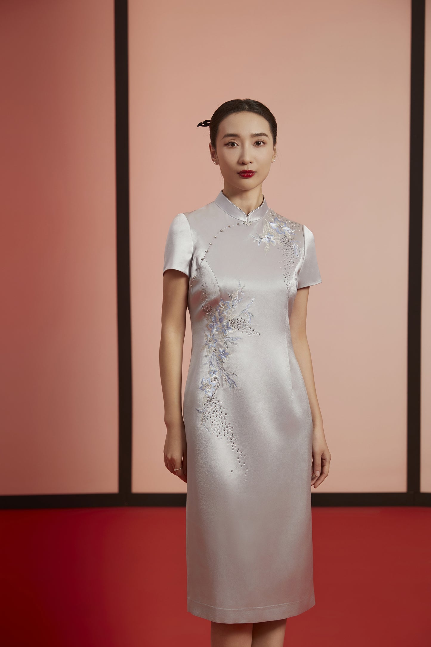 Enchanted Elegance: The Blossom Qipao-Silver gray